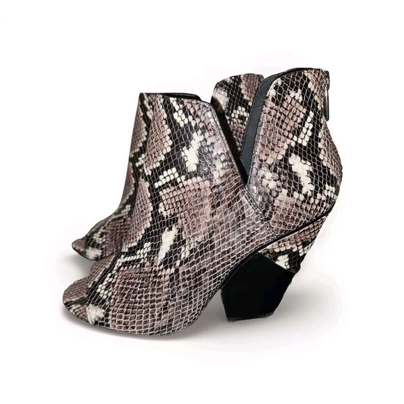 Vince Camuto Gigietta Leather Embossed Snake Print Ankle Booties Women’s 9 - Picture 2 of 15